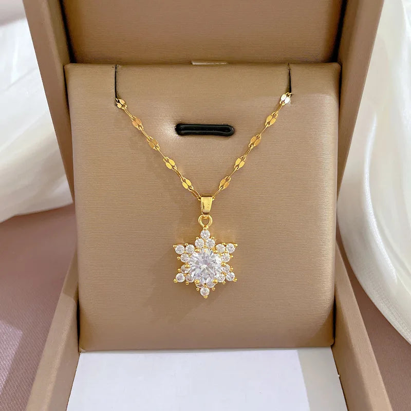 [Titanium Steel] Micro-inlaid Light Luxury Zircon Snowflake Lovely Exquisite Micro-inlaid Fashion Trend Clavicle Chain